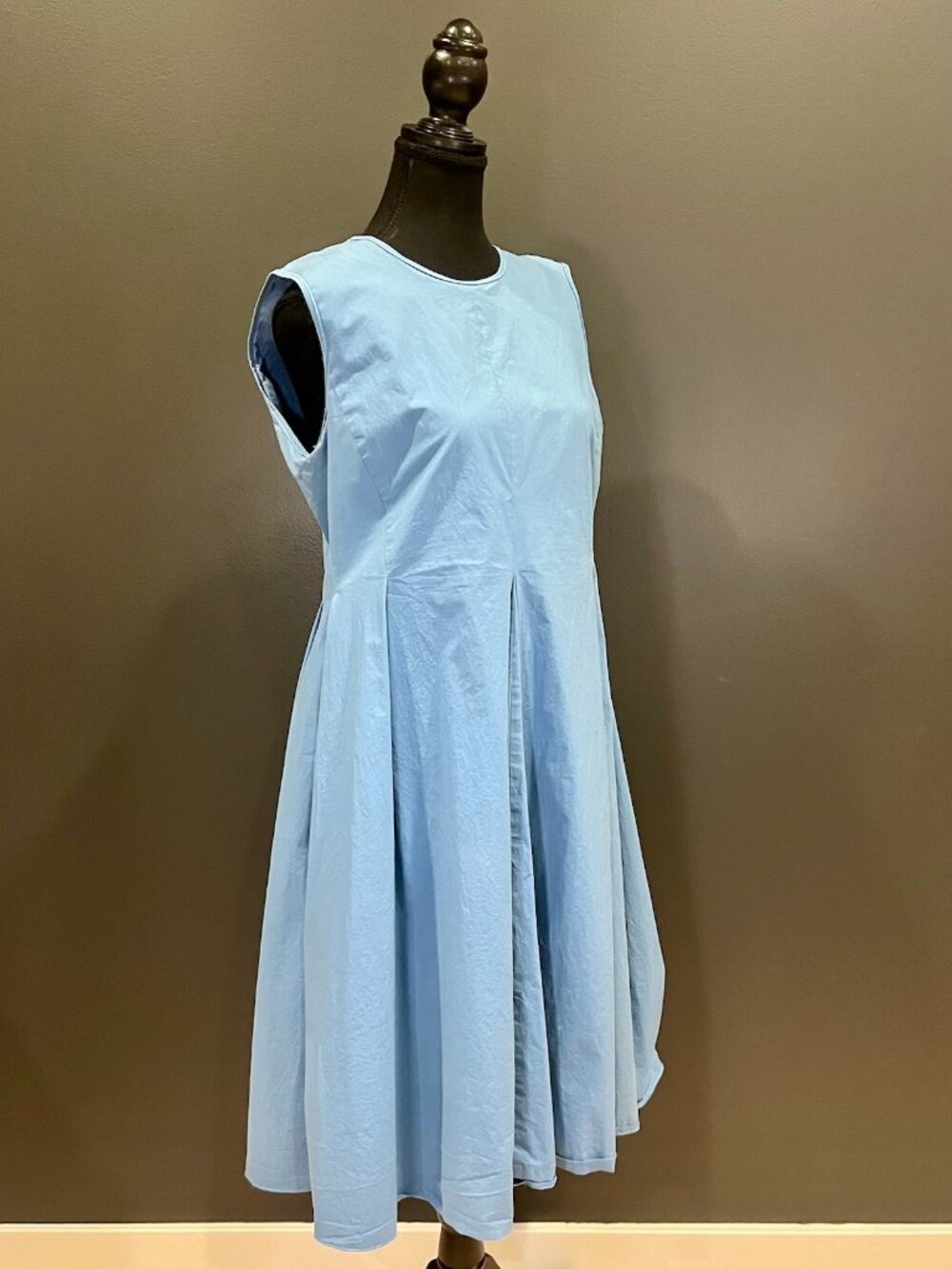 Max Mara Sleeveless Cotton Midi Dress  Pleated Design in Blue